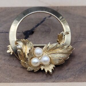 Sarah Coventry Gold Tone Faux Pearl Circle Floral Leaf Brooch Pin